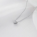 Collana a cuore in argento minimalista con ciondolo in pietra di zirconia cubica chiara - Colore Acciaio + Zircone Bianco