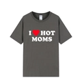 T-shirt en coton gris anthracite à manches courtes avec un cœur rouge et texte blanc imprimé - XS / Haut (Imprimé I Love Hot Moms) / Gris foncé
