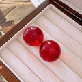 Détail de boucles d'oreilles rondes rouges avec feuilles d'or dans un écrin beige - Style rond feuille d'or rouge (Tige en acier 7#, rouge, diamètre 21 mm)
