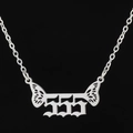 Collar plateado con número de ángel 555, alas de mariposa y cadena clásica en O pulida - 555 / Color Acero
