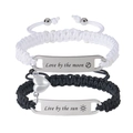 Dettaglio dei ciondoli con sole e luna su braccialetti magnetici intrecciati bianco e nero - Amore per la Luna e Vita per il Sole