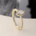 Bague dorée élégante avec zircon marquise et anneau pavé de diamants pour femme - Doré