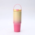 Detail des 30oz Edelstahl-Thermobecher in Rosa-Gelb-Verlauf mit Griff und Deckel - 30oz / Rosa-Gelb-Verlauf