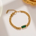 Bracciale in acciaio al titanio dorato con una gemma rettangolare verde e doppia catena - Bracciale Strass Verde (934)