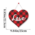 Targa a cuore in legno a quadretti rossi e neri con scritta Love, 25x22,5 cm - Cuore/Quadri Buffalo/Love / Appendiporta 7