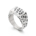 Anillo punk retro para hombre en acero inoxidable 316L martillado sobre fondo blanco - US 7 / Color Acero (KR105955-KJX)