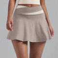 Jupe-short de sport taupe avec taille haute croisée de couleur crème et extensible - S / Kaki