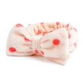 Detailopname van de roze koraalvlies hoofdband met rode stippen en een grote strik - Abrikoos roze stippen