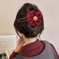 Barrette à fleur tricotée vintage avec pétales rouges et base verte pour femme - Barrette à cheveux fleur tricotée / Fleur Rouge
