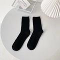 Calcetines negros de media pantorrilla minimalistas con punto acanalado de algodón - Talla única / Negro