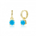 Dettaglio di orecchini a cerchio con zircone blu e finitura dorata in diverse angolazioni - Ciondolo a Goccia d'Acqua in Turchese
