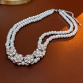 Collier de perles vintage double rang avec pendentifs fleurs sur fond de cuir brun - 42# Collier - Collier de perles double couche avec fleurs blanches