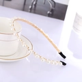 Diadema minimalista elegante con perlas blancas sobre hilo de metal fino accesorio - Estilo 2 (Perlas de tamaños alternados)