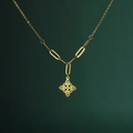 Luxuriöse goldene Edelstahl-Halskette mit Büroklammer-Gliedern und geometrischem Anhänger - Stahlfarben