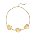 Collier en acier titane plaqué or 18k avec trois breloques spirales sur fond blanc - Collier de conque
