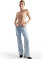 Nauwsluitende top met lange mouwen in beige en lichtblauwe distressed wijde jeans - S / Champagne