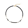 Collana bohémien con perline Heishi nere bianche e grigie e chiusura in oro 18 carati - Mix Nero Grigio Bianco
