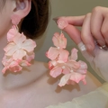 Boucles d'oreilles fleurs roses avec pétales en tissu et perles blanches centrales - 114# Rose (Boucles d'Oreilles Pendantes en Perles d'Imitation et Pétales de Gaze)