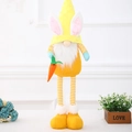 Gnomo pasquale di peluche giallo con orecchie da coniglio e carota decorativa - Bambola Telescopica In Piedi Gialla