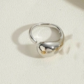 Anello aperto regolabile in argento lucido con un design minimalista a goccia d'acqua - Goccia d'acqua in platino