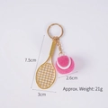 Mini porte-clés raquette de tennis sport avec raquette dorée et balle rose duveteuse - 2.6cm Large / Raquette Or + Balle Rose Rouge 2.6cm