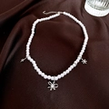 Collier de perles fait main avec pendentifs nœuds et fleurs en argent sur soie - Fleur de nœud argentée perle blanche (81# Collier-5mm)