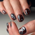 Unghie finte corte squadrate stile gotico Halloween con teschi e motivi floreali rossi - Stile Scuro con Teschio e Fiore Rosso(CW749)