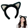Cerchietto con orecchie di gatto in peluche bianco e nero per cosplay, mostrato su modella - Cerchietto Nero Grande