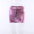 Detalle de minifalda rosa metalizada de talle alto con textura de tejido reflectante - XS / Rosa Rojo