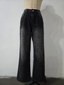 Dettaglio vita alta dei pantaloni in denim leopardati su un manichino sartoriale - S / Leopardo (Disponibile)