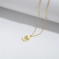 Elegante collana con medaglione quadrato dorato e ciondolo a cuore per donna - Stile Cuore