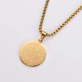 Dettaglio della medaglia di San Benedetto in finitura oro con catena a scatola - Oro (con catena)