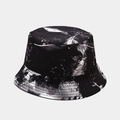 Vue détaillée d'un chapeau bob réversible avec motif de vache abstrait noir et blanc - M (56-58cm) / Motif de fumée fluide (couleur n° 7)