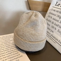 Bonnet en tricot beige avoine pour femmes avec texture côtelée chaude pour l'hiver - Élastique / Kaki