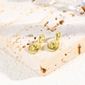 Macro de deux breloques chapeau de cowboy dorées pour bijoux DIY sur fond de pierre - Petit (14mm*6mm) / Doré