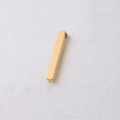 Detalle de colgante de barra cuadrada en acero inoxidable dorado pulido para grabado DIY - Esquinas Redondeadas 4x28mm / Dorado