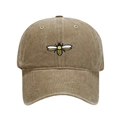 Détail de la broderie d'abeille sur casquette de baseball en coton lavé kaki avec visière - Réglable / Kaki