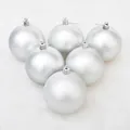 Set di 6 palline di Natale argento opaco su sfondo di peluche bianco - 8CM (Set da 6) / Argento