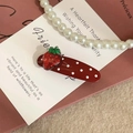 Fermaglio per capelli a fragola a pois con collana di perle su sfondo rosa dolce - Pezzo Singolo - Con Accessorio di Perla / Fragola Rossa a Pois