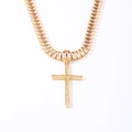 Collana minimalista con croce dorata e zirconi per donna su sfondo bianco professionale - 08 Oro Zirconia Bianca (Stile Croce Dorata)