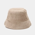 Gros plan sur la texture du chapeau bob en velours côtelé kaki avec finition nervurée - M (56-58cm) / Kaki