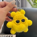 Porte-clés peluche boule de suie jaune avec bonnet en tricot et lunettes de soleil - Jaune