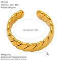 Detailansicht eines 18k vergoldeten Croissant-Rings aus wasserfestem 304 Edelstahl für Damen - Croissant-Twist-Stil(SR185G)