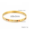 Brazalete de acero bañado en oro 18K con corazones de esmalte de colores y brillantes - Estilo de Esmalte de Corazón de Diamantes de Imitación Único (KB187773-LO)