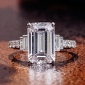 Elegante anillo de plata con circón cuadrado talla esmeralda y gemas laterales de boda - US 7 / Oro Blanco