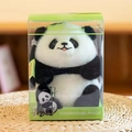 Niedliches Panda-Plüschtier-Souvenir in einer grünen transparenten Geschenkbox - Geschenkbox Panda - Hanhan-Stil / 15cm