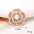 Détail de la broche tournesol 4,5cm avec cristaux violets et perles sur alliage doré - D1937 Fleur de Perle Ajourée Violette