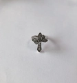 Anello stella croce argento vintage con pietre di cristallo su una superficie bianca - N. 5-Croce con Strass