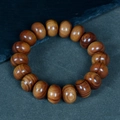 Bracelet en perles de bois de santal avec 16 perles en forme de tonneau brun rouge - Style Perle Abaque (15mm)