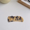 Cat-shaped acetate hair comb featuring classic tortoiseshell pattern and wide teeth - Light Leopard